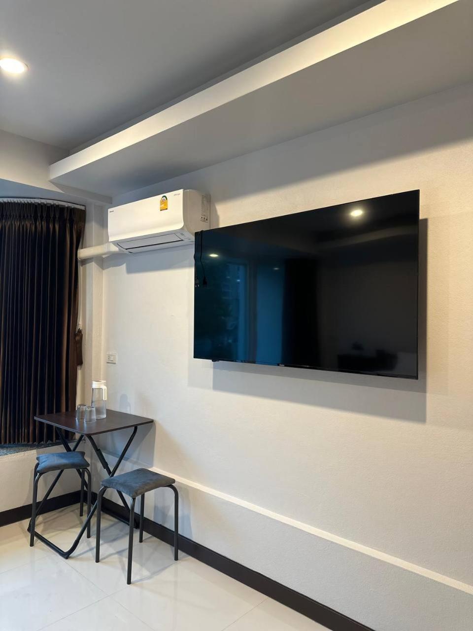 Chris Jay @ Cnx Apartment Chiang Mai Bagian luar foto