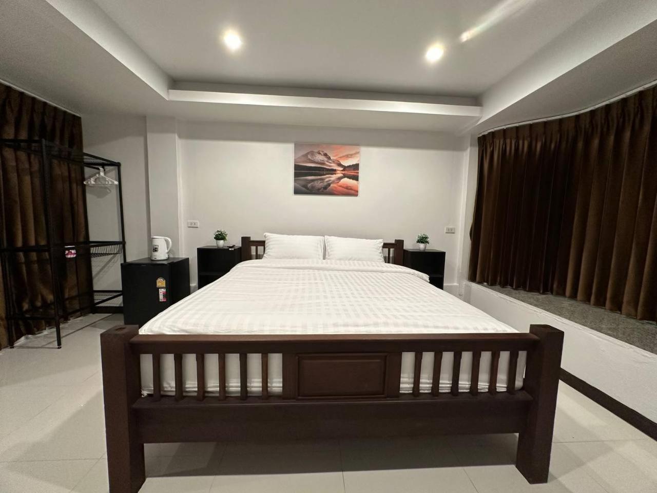 Chris Jay @ Cnx Apartment Chiang Mai Bagian luar foto