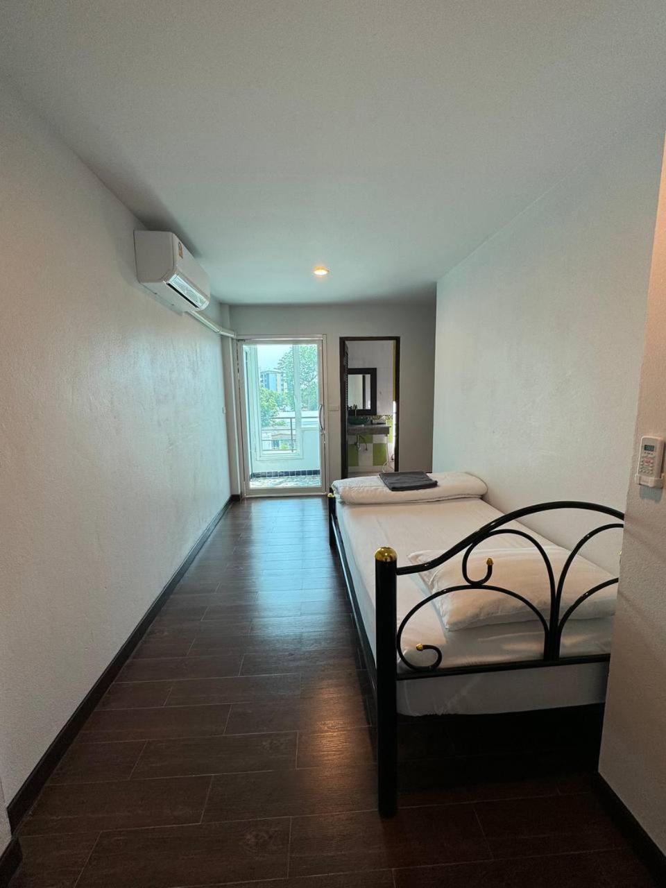 Chris Jay @ Cnx Apartment Chiang Mai Bagian luar foto